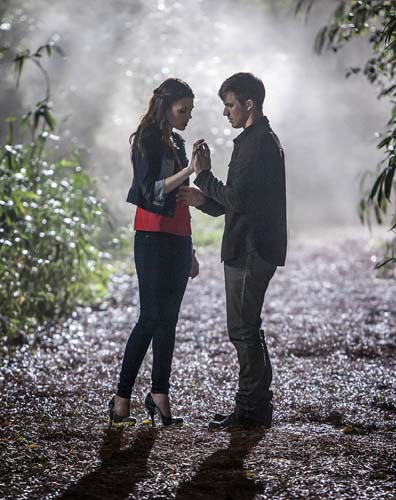 Illustration for article titled First Official Pics of Tomorrow People, The 100 and Star-Crossed!